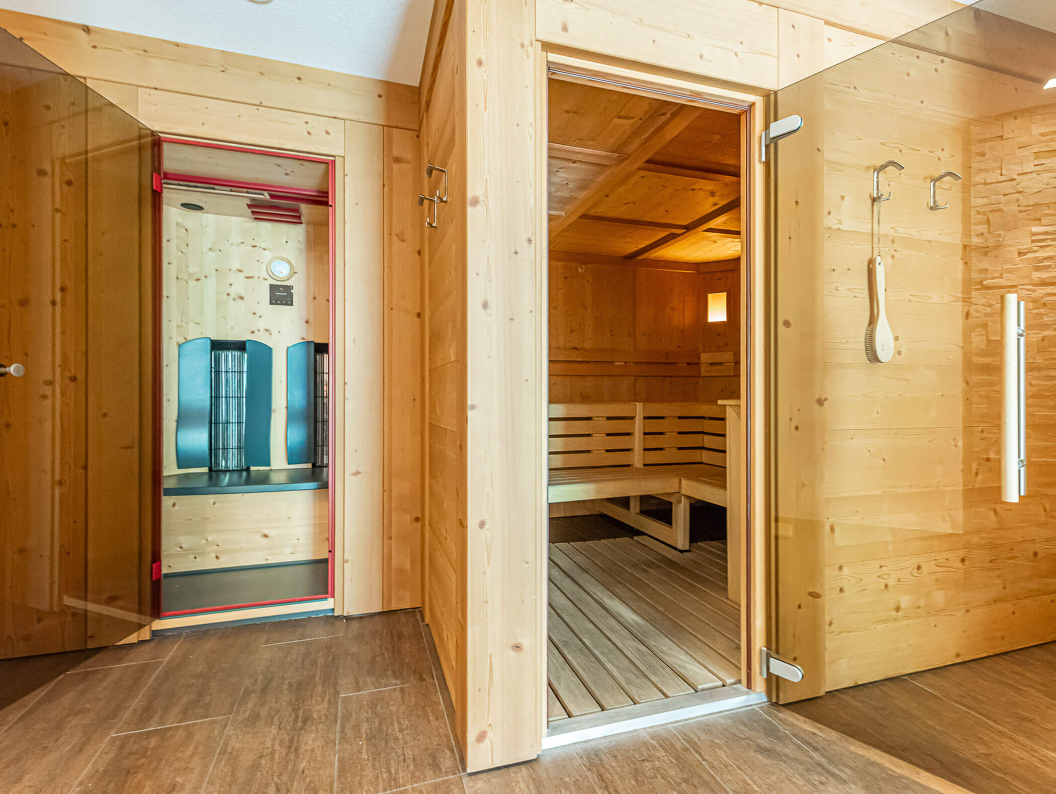 Wellness area overlooking the sauna and infrared cabin - Berghotel Alpenfrieden