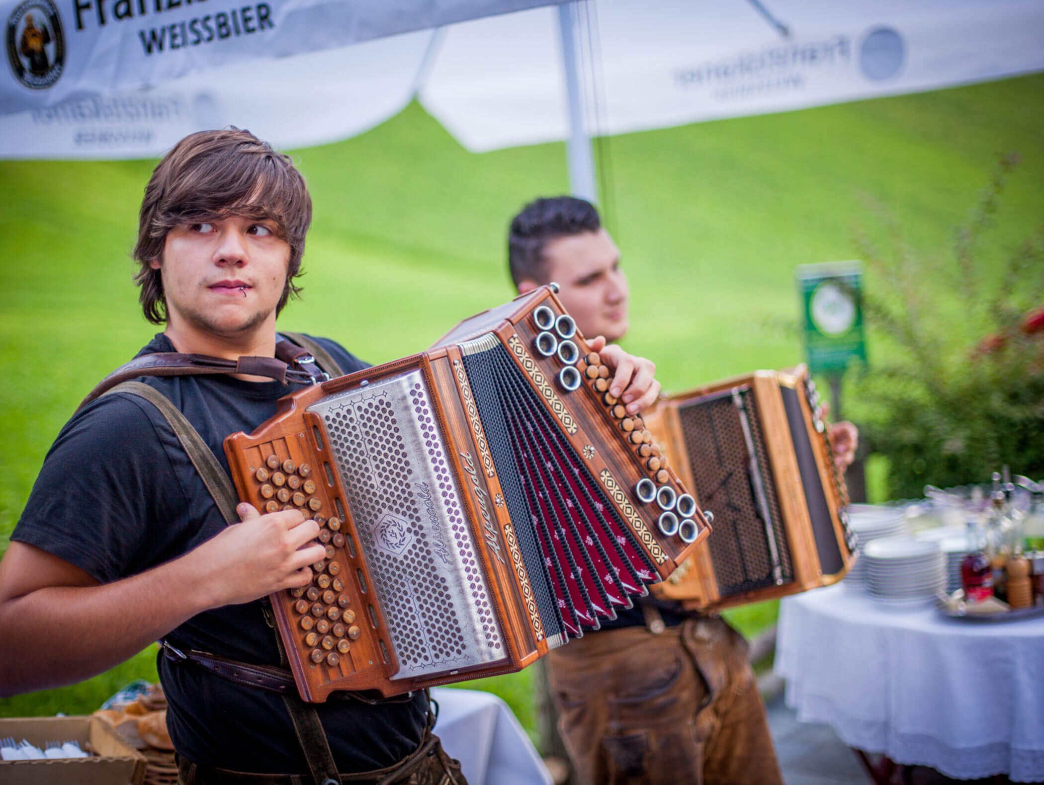 Two men play the accordion - Berghotel Alpenfrieden