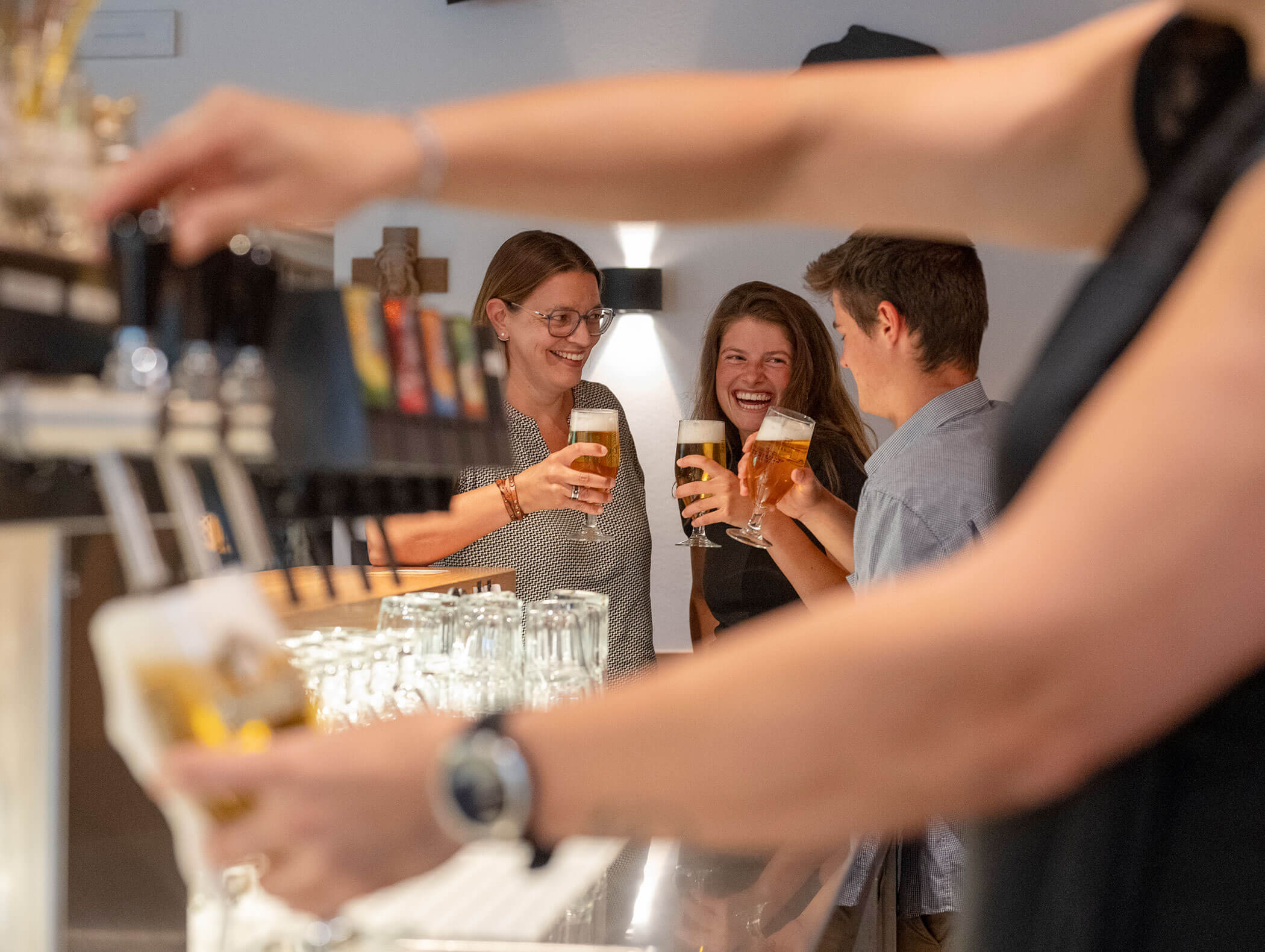 Persone al bar del Berghotel Alpenfrieden
