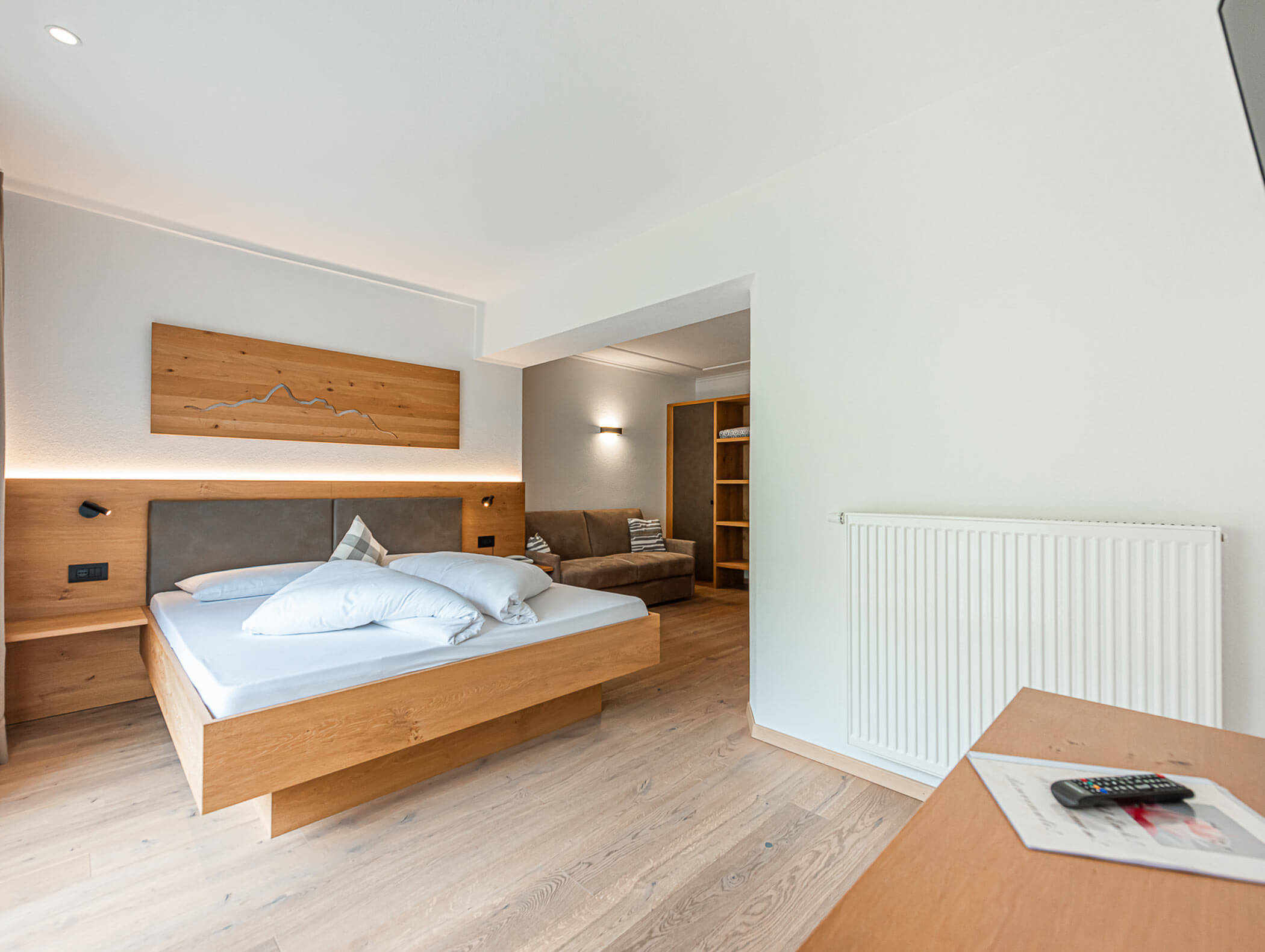 Berghotel Superior Zimmer mit Doppelbett und Couch - Berghotel Alpenfrieden